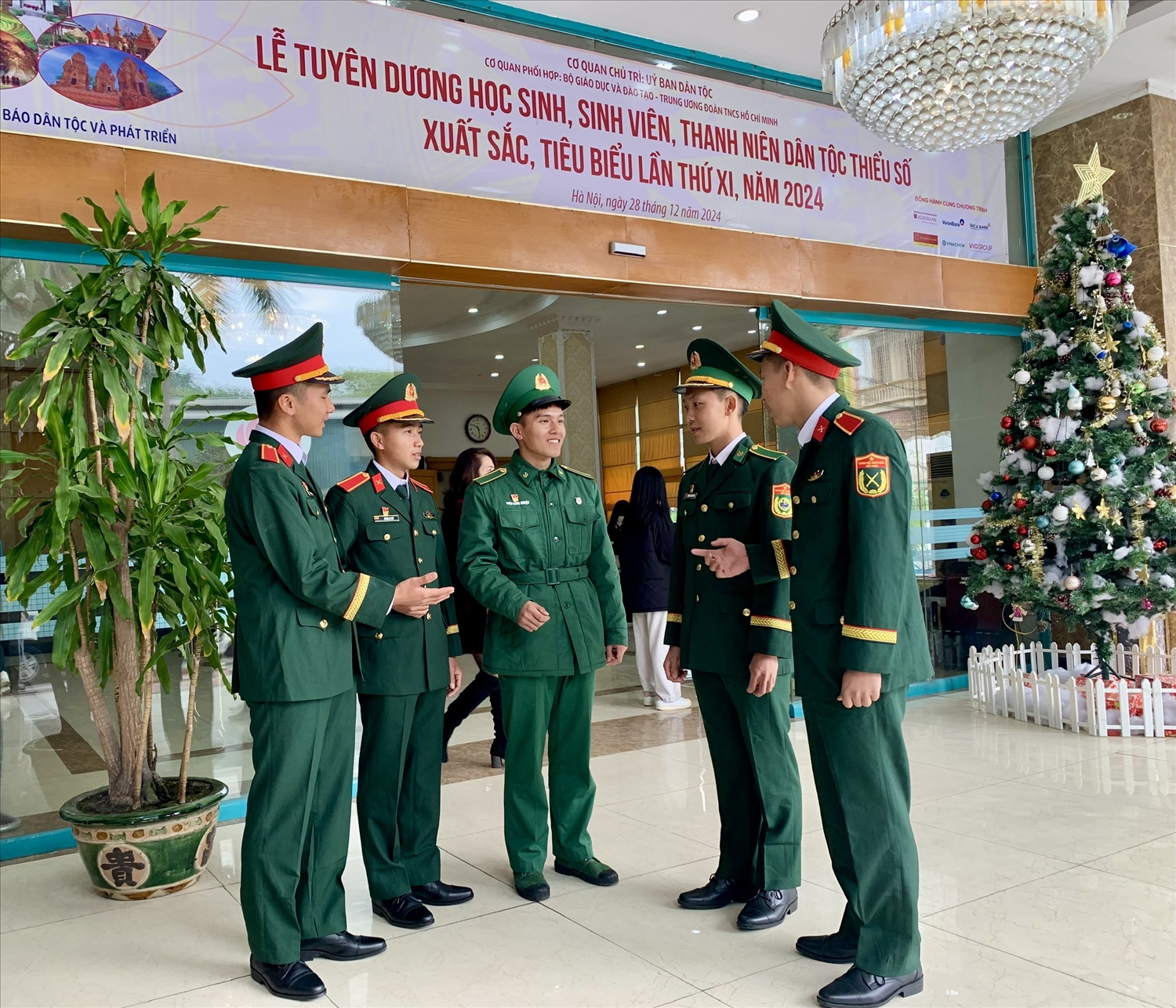 (TIN) Hân hoan chào đón các em Học sinh, sinh viên, thanh niên DTTS về dự lễ Tuyên dương Học sinh, sinh viên, thanh niên DTTS xuất sắc, tiêu biểu lần thứ XI năm 2024 8