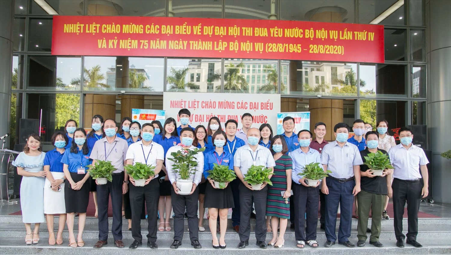 Đoàn Thanh niên Văn phòng Bộ Nội vụ tổ chức Lễ phát động ""Chương trình Văn phòng xanh" năm 2020. Ảnh: Hoài Nga