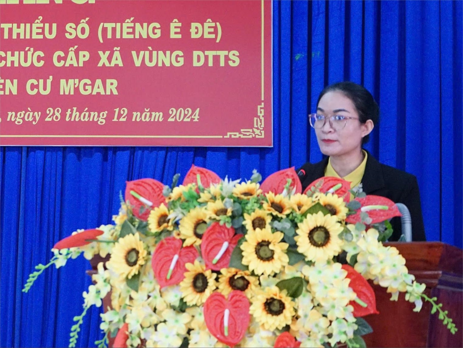 Phó Trưởng Ban Dân tộc tỉnh Nay H’Nan phát biểu tại Lễ bế giảng lớp học huyện Cư M’gar