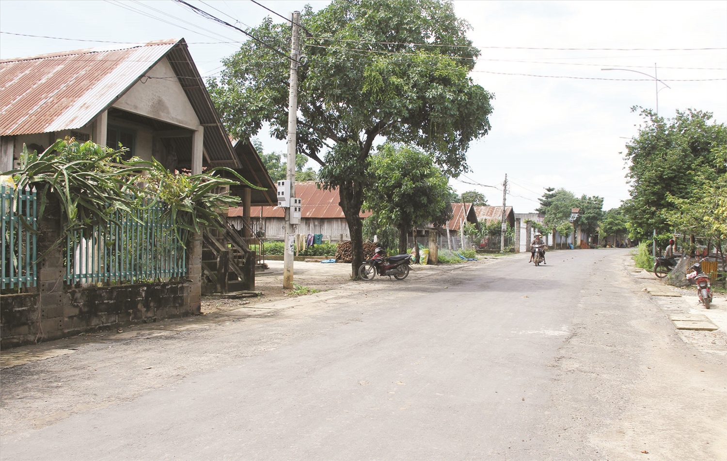 BÁO IN CUỐI THÁNG - Đi tìm họa tiết thổ cẩm Mnông 1