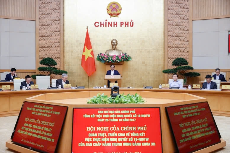 Thủ tướng cho biết Chính phủ đã thành lập Ban chỉ đạo việc tổng kết thực hiện Nghị quyết số 18-NQ/TW và tiến hành phiên họp đầu tiên - Ảnh: internet