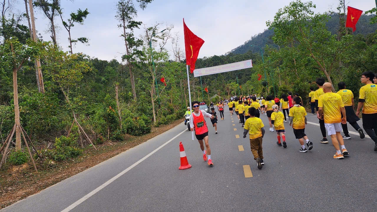 Các VĐV tranh tài ở 3 cự ly: 5km, 10km và 21km