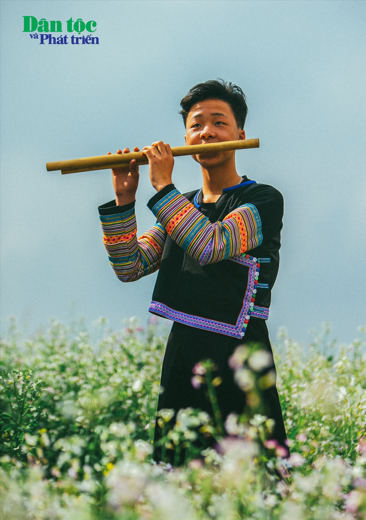 Em Vàng A Tu, học sinh lớp học “bà Liên” thổi hồn cùng cây sáo truyền thống