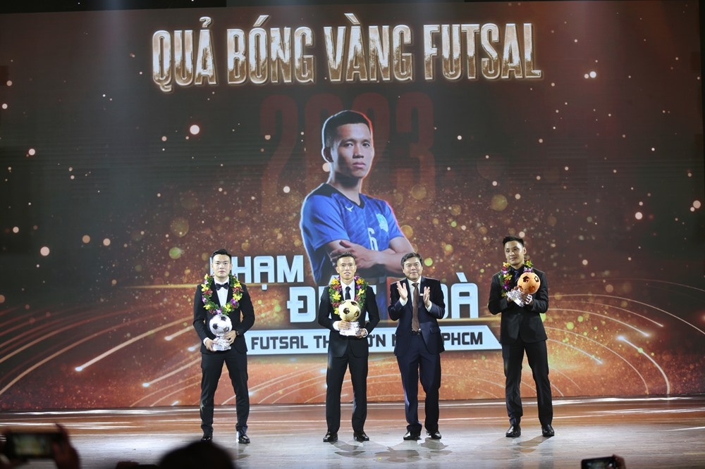 Quả bóng Vàng Futsal Việt Nam thuộc về Phạm Đức Hòa (Ảnh IT)