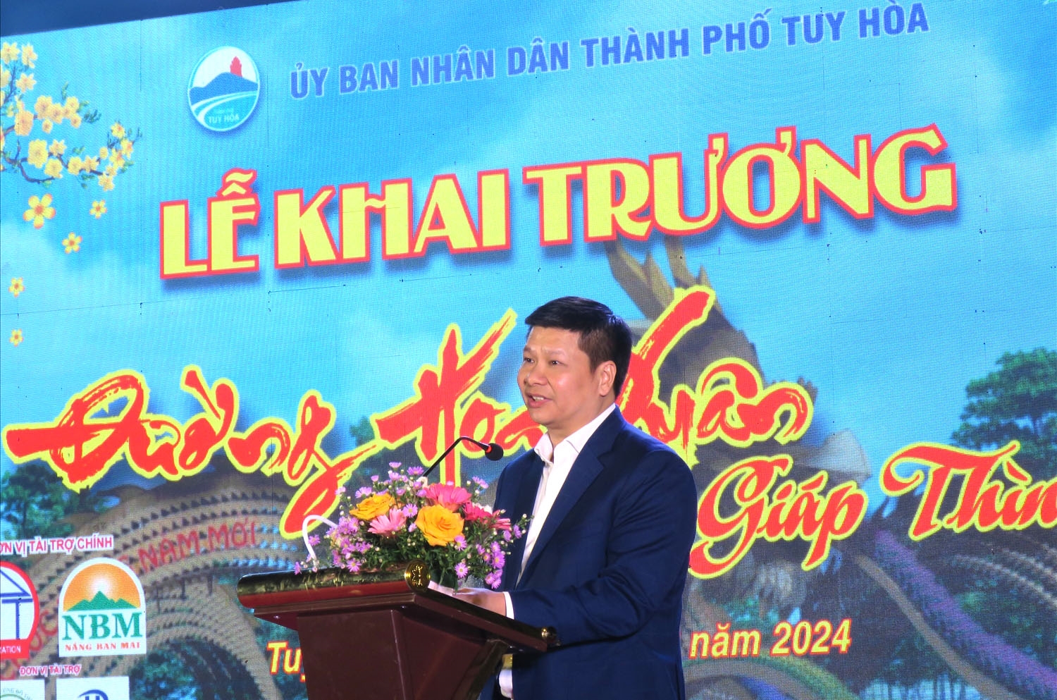 Ông Cao Đình Huy - Chủ tịch UBND Tp. Tuy Hòa phát biểu tại buổi Lễ khai trương đường hoa