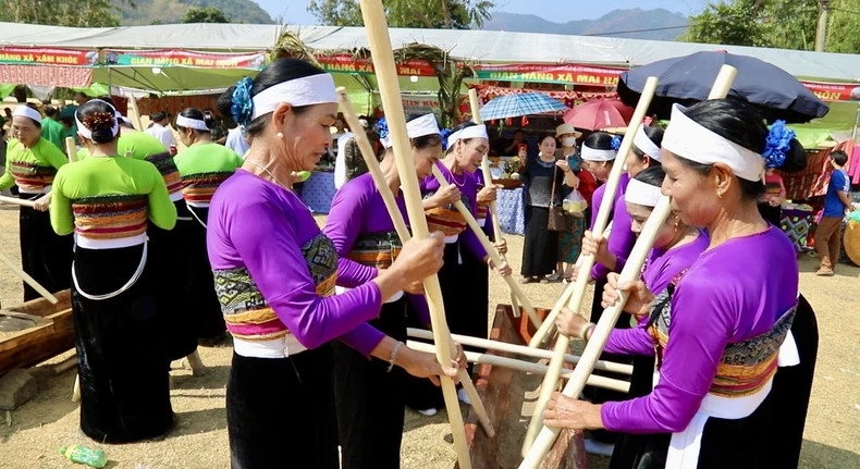 Tin: Hòa Bình đón nhận Di sản văn hóa phi vật thể Quốc gia Keng Loóng và mở hội “Xên Mường” 2