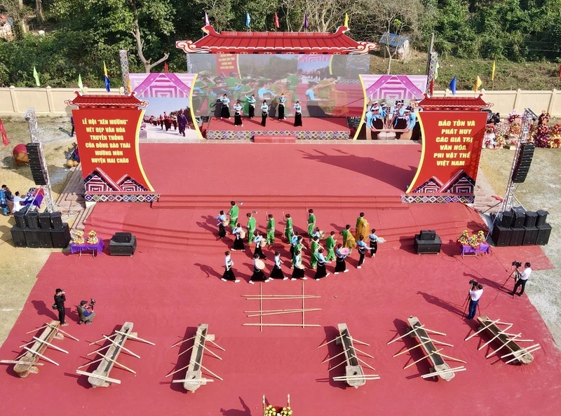 Tin: Hòa Bình đón nhận Di sản văn hóa phi vật thể Quốc gia Keng Loóng và mở hội “Xên Mường”