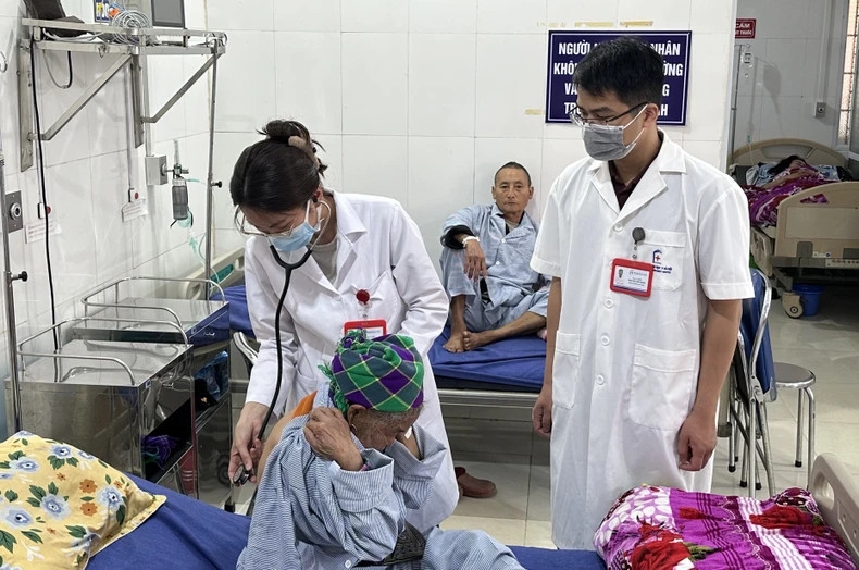 Tin: Tiếp tục đưa bác sĩ giỏi về hỗ trợ các huyện khó khăn của tỉnh Lào Cai 1