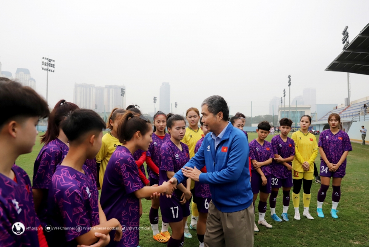Đội tuyển U20 nữ Việt Nam trước giờ lên đường tham dự VCK U20 nữ châu Á 2024 (Ảnh VFF)