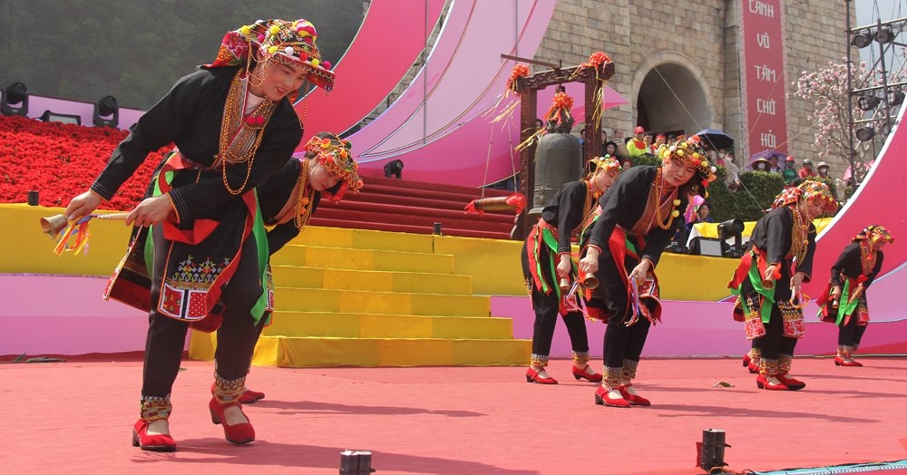 Tiết mục ""múa Chuông" của đồng bào dân tộc Dao thị trấn Tây Yên Tử (huyện Sơn Động)