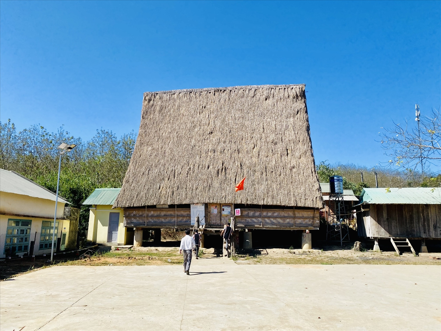 Nhà Rông thôn Đăk Manh 2, xã Đăk Rơ Nga, huyện Đăk Tô được đầu tư sửa chữa khang trang