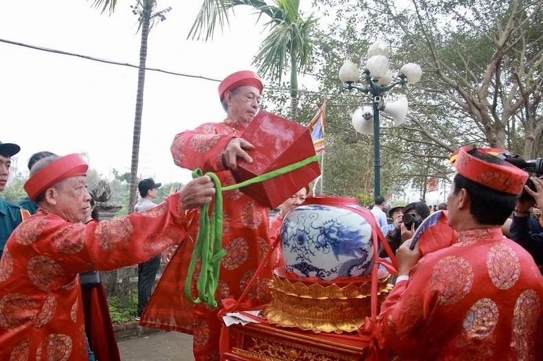 Tin: Đặc sắc các nghi lễ ở Đền Trần Nam Định 3