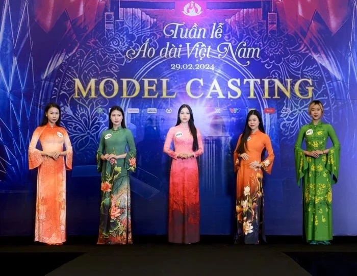 Gần 200 người mẫu tham gia casting chương trình “Hương sắc Việt Nam”. Ảnh DT