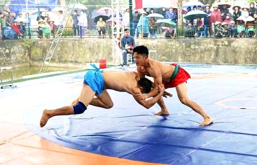 Các đô vật thi đấu ở Giải vô địch vật tự do, dân tộc truyền thống Hà Nội năm 2024.