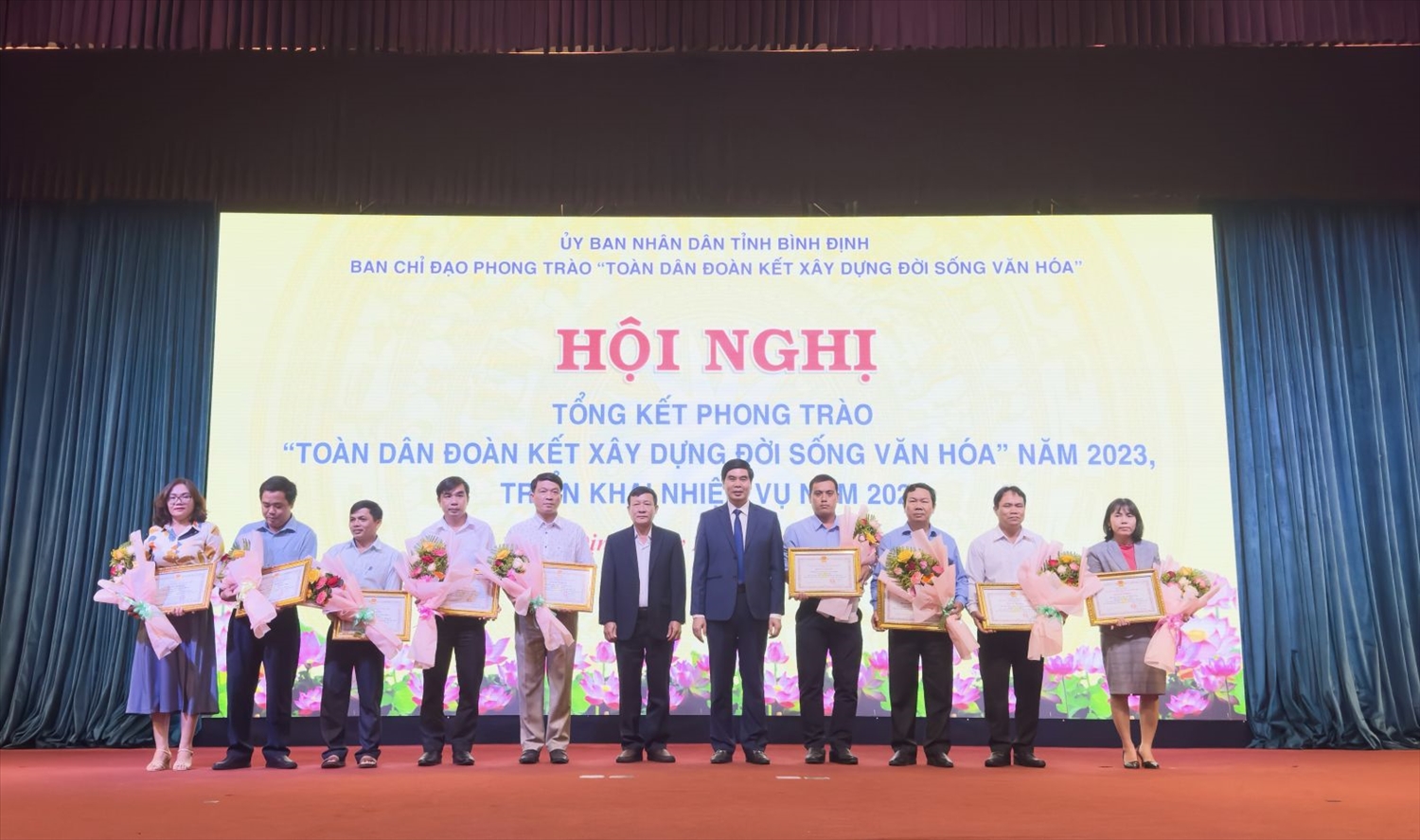 UBND tỉnh Bình Định tặng Bằng khen cho các tập thể có thành tích xuất sắc trong phong trào TDĐKXDĐSVH