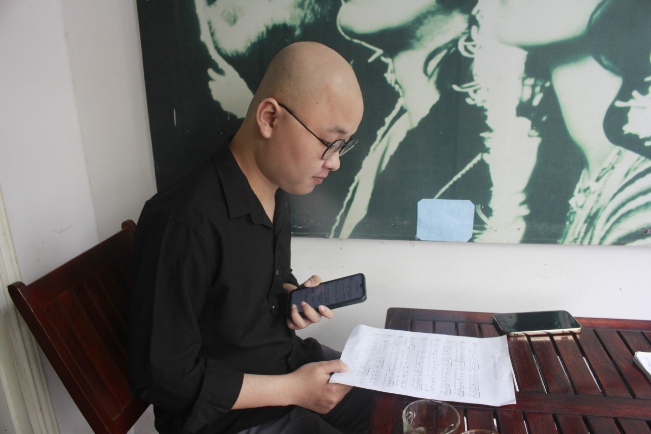 Bằng niềm đam mê âm nhạc, anh Trần Bình Phương đã sáng tác nhiều tác phẩm hay, được giải thưởng cao
