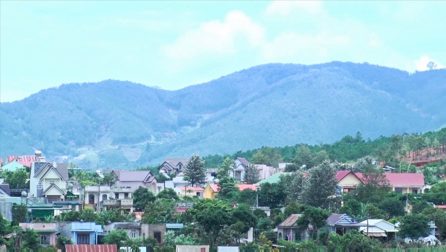 Buôn làng Chu Ru nay đã đổi thay phát triển.