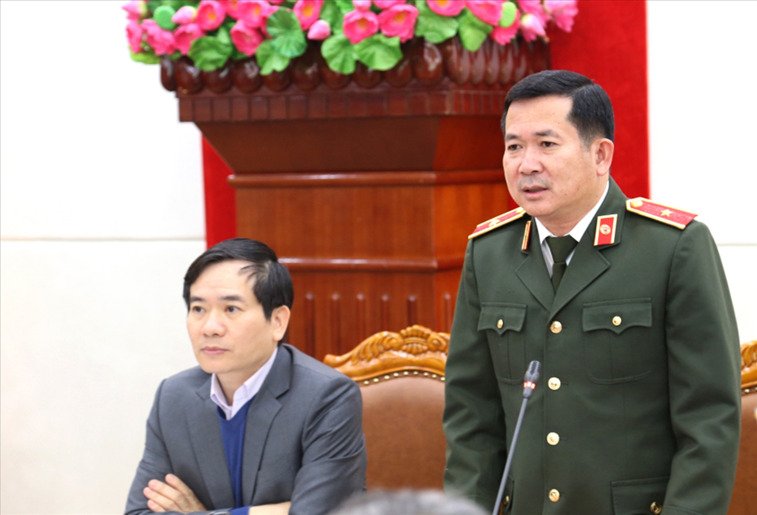 Thiếu tướng Đinh Văn Nơi, Giám đốc Công an tỉnh Quảng Ninh, phát biểu tại hội nghị