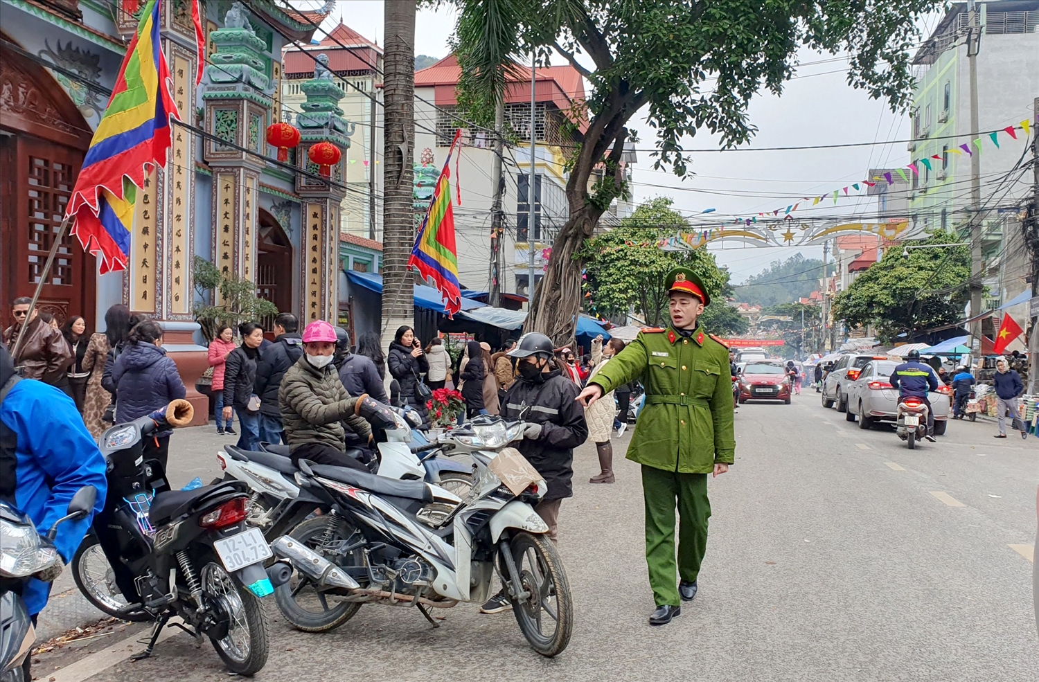 Lực lượng chức năng tỉnh Lạng Sơn trực 24/24 giờ, đảm bảo ANTT nơi tổ chức lễ hội