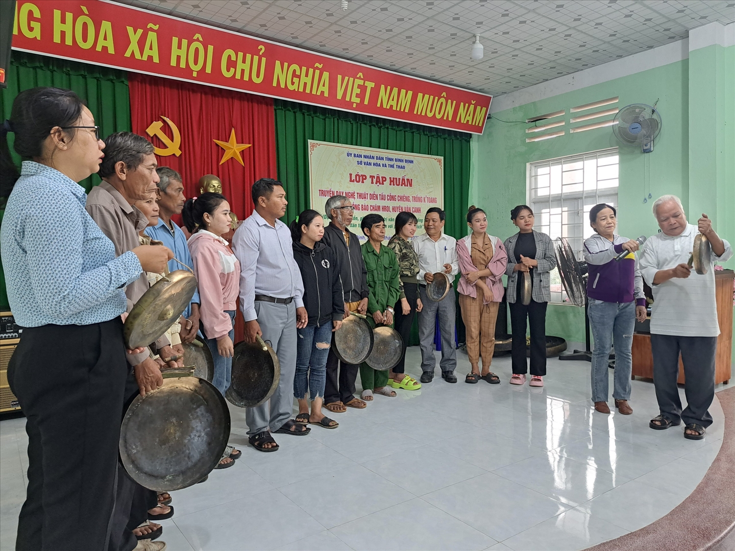 Sở VH&TT Bình Định thường xuyên tổ chức các lớp truyền dạy cồng chiêng, trống K’toang cho các học viên