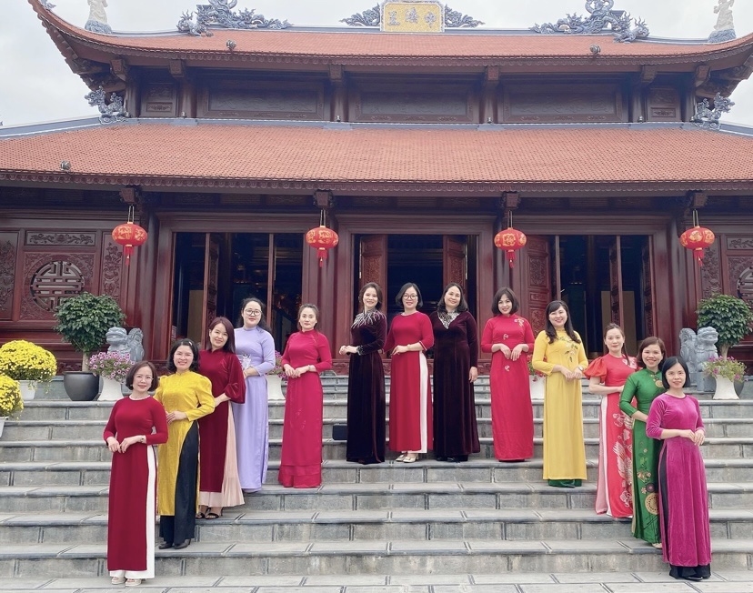 Phụ nữ Lạng Sơn hưởng ứng Tuần lễ áo dài 2024.