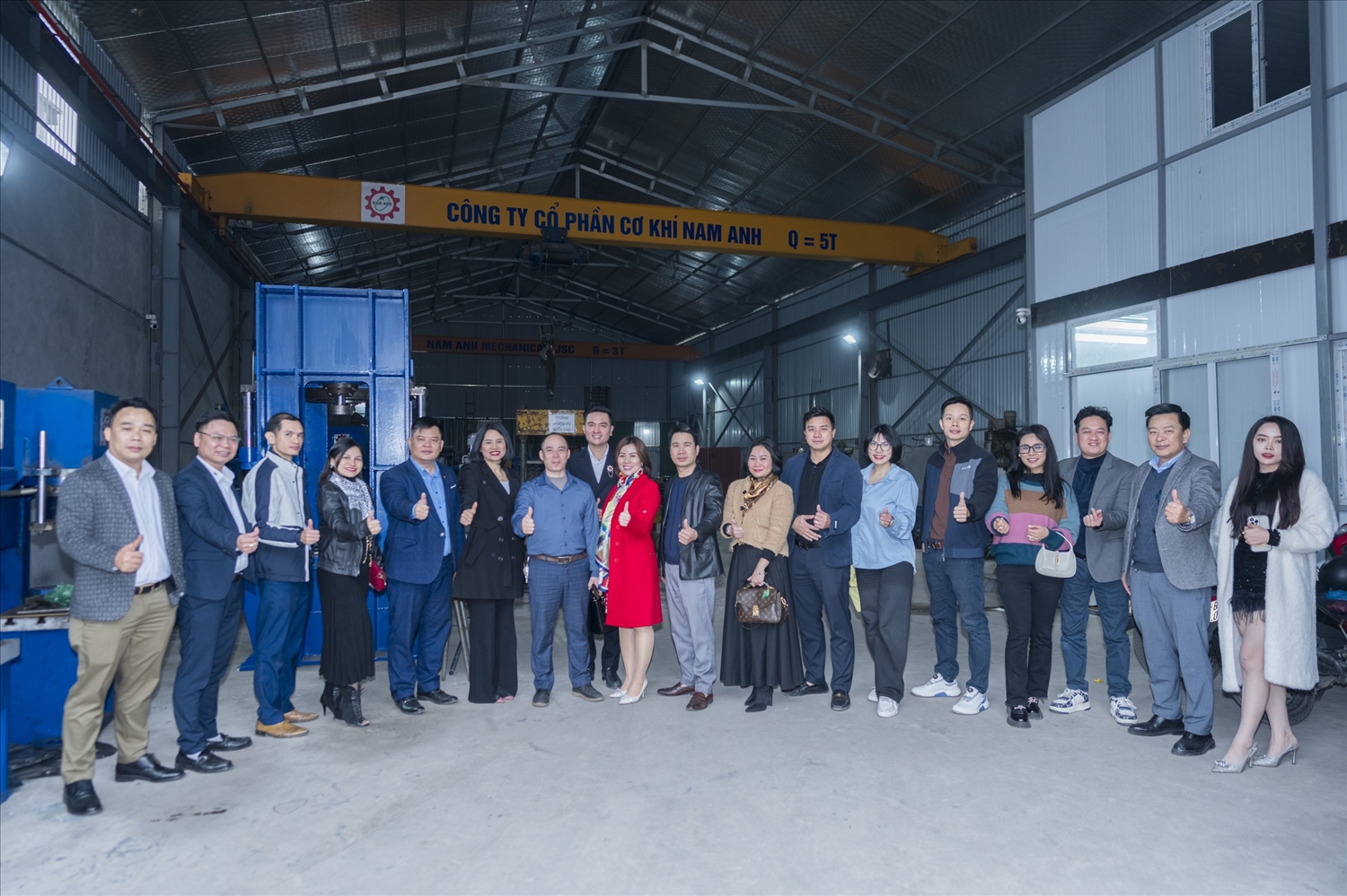 Đoàn thăm quan khu sản xuất của Công ty CP Cơ khí Nam Anh