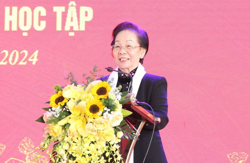 Nguyên Phó Chủ tịch nước, Chủ tịch Hội Khuyến học Việt Nam Nguyễn Thị Doan phát biểu tại buổi lễ
