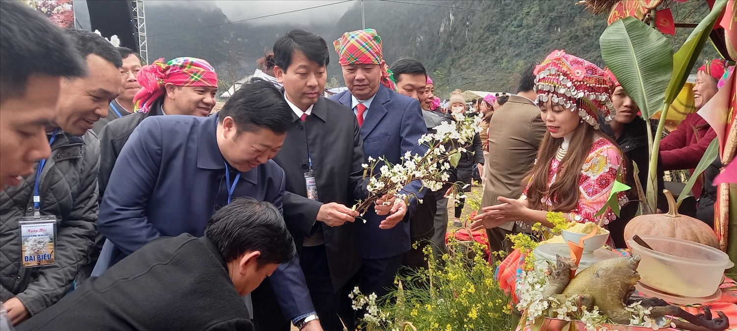 Đặc sắc các hoạt động tại Ngày hội văn hóa dân tộc Mông - Mùa hoa lê huyện Bảo Lạc 5