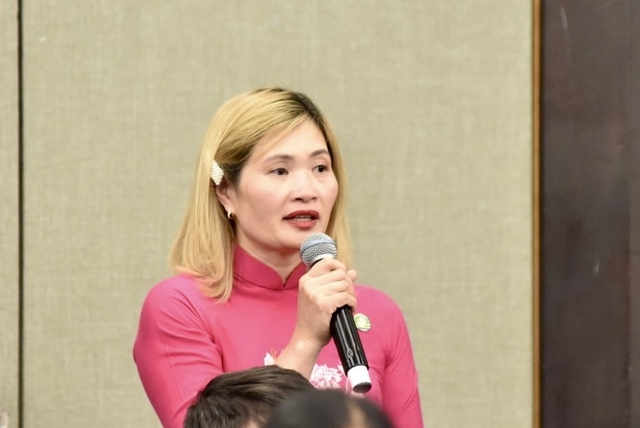 Chị Nguyễn Thị Minh hỏi về công việc của Thủ tướng - Ảnh: VGP/Nhật Bắc