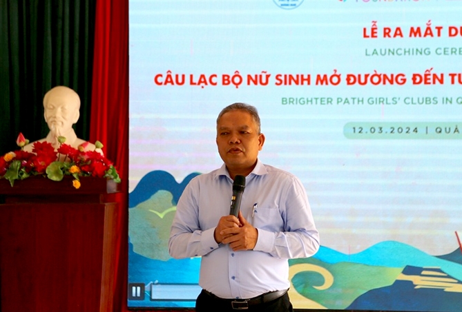 Ông Phùng Văn Huy - Phó Giám đốc Sở Giáo dục và Đào tạo tỉnh Quảng Nam phát biểu tại buổi lễ