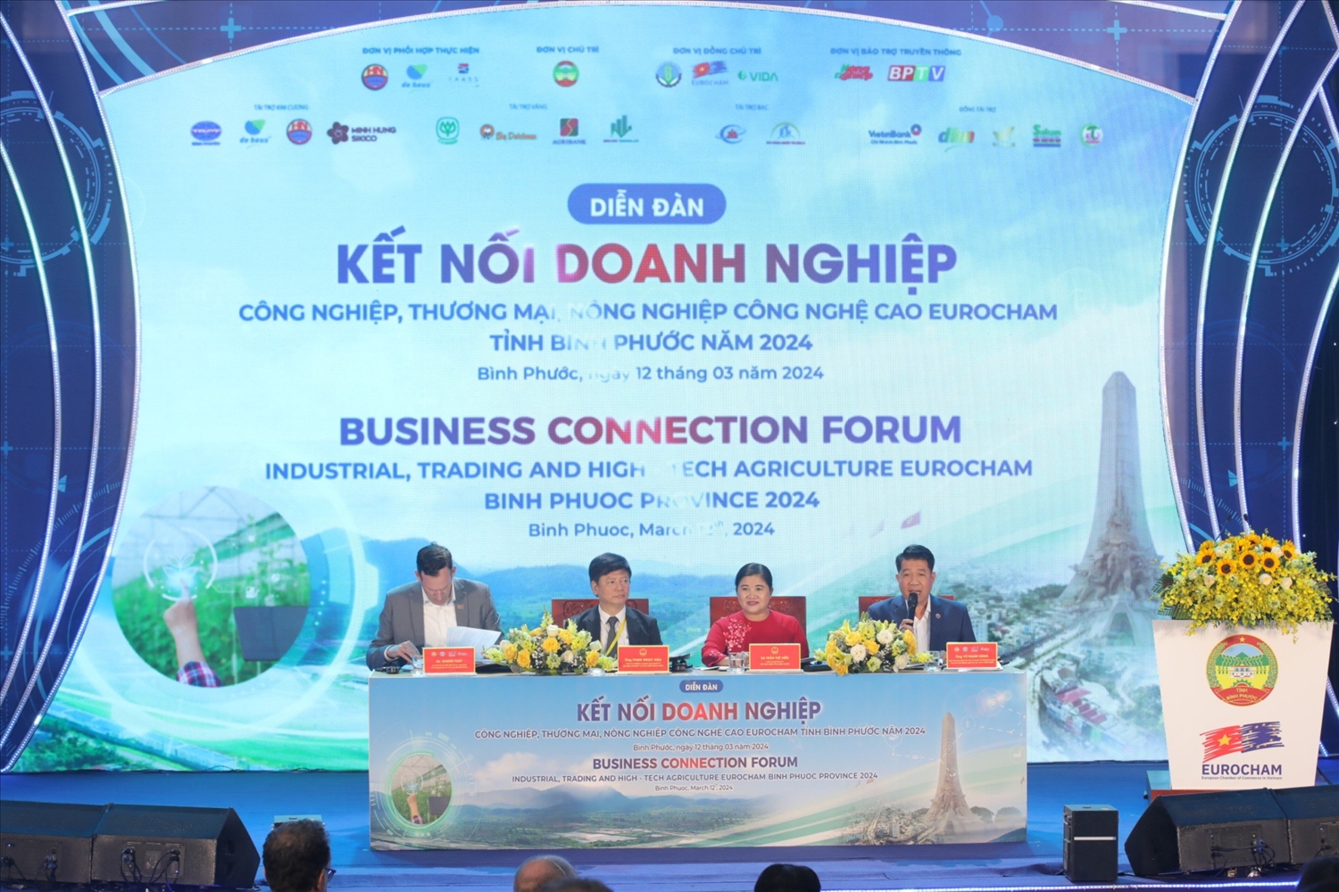 Lãnh đạo UBND tỉnh Bình Phước, Chủ tịch EuroCham và các đơn vị điều hành "Diễn đàn kết nối doanh nghiệp công nghiệp, thương mại, nông nghiệp công nghệ cao EuroCham - Bình Phước năm 2024”