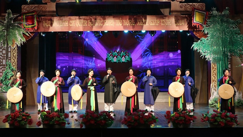 Hội thi Dân ca quan họ Bắc Ninh mở rộng năm nay thu hút hơn 600 nghệ sĩ, nhạc công, các liền anh, liền chị tham gia.
