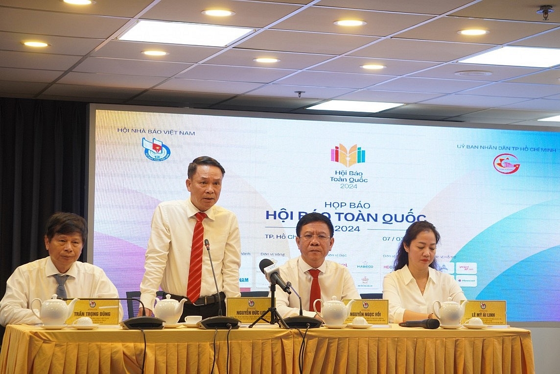Ông Nguyễn Đức Lợi - Phó Chủ tịch Thường trực Hội Nhà báo Việt Nam chia sẻ các thông tin về Hội Báo toàn quốc năm 2024