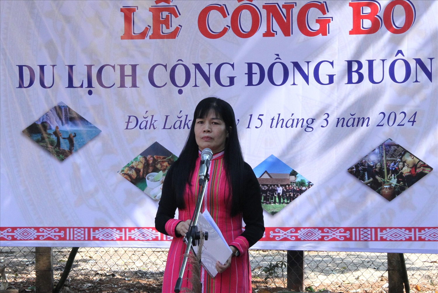 Phó giám đốc Sở Văn hóa, Thể thao và Du lịch tỉnh Đắk Lắk Nguyễn Thụy Phương Hiếu phát biểu tại lễ công bố