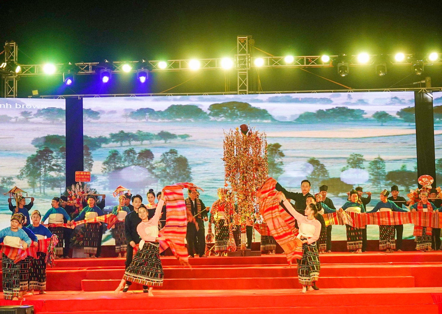 Lễ hội ""Sết Boóc Mạy" được tổ chức vào ngày 10 tháng Giêng âm lịch tại thôn Mó 1, xã Cán Khê, huyện Như Thanh