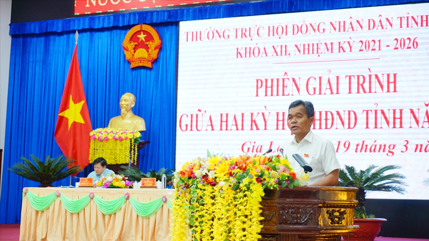 Chủ tịch HĐND tỉnh Gia Lai Hồ Văn Niên phát biểu tại phiên giải trình