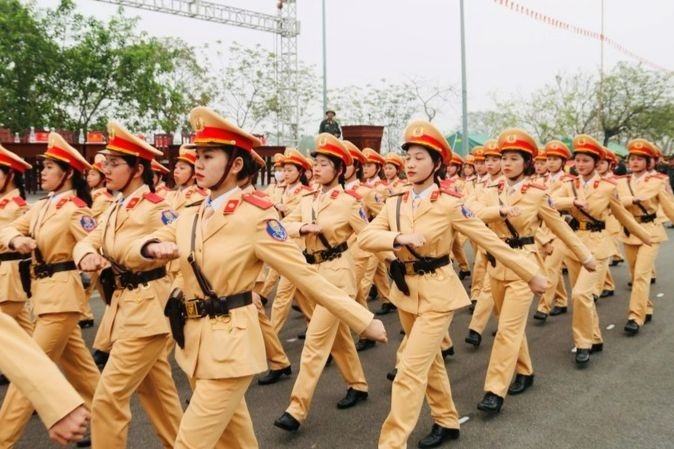 Học viên nữ Học viện An ninh nhân dân tập luyện phục vụ diễu binh, diễu hành trong Lễ kỷ niệm 70 năm Chiến thắng Điện Biên Phủ.