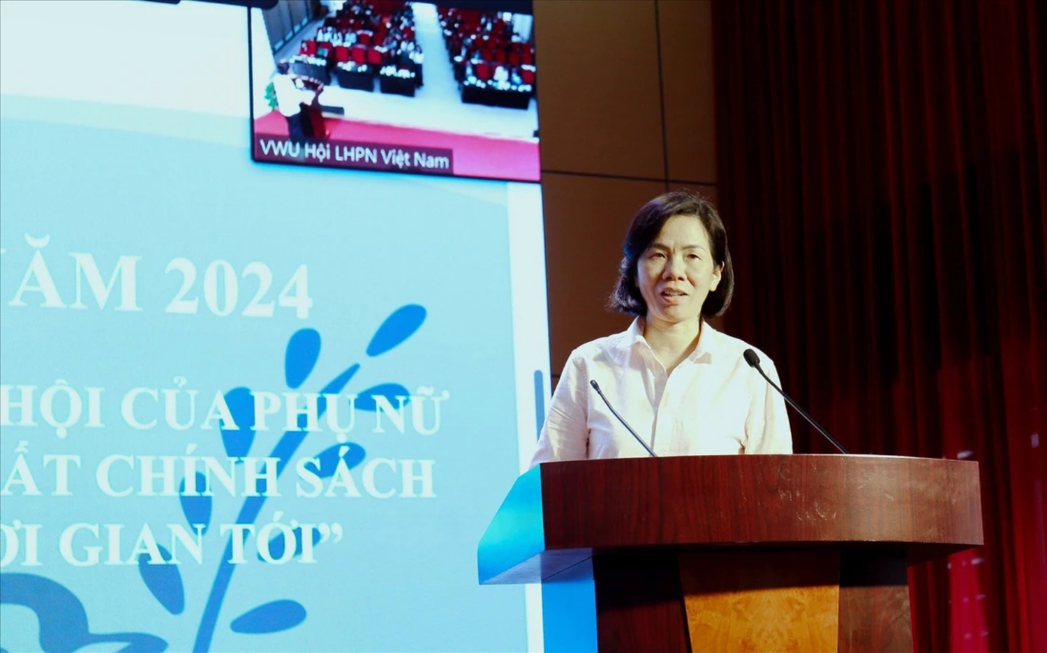 bà Nguyễn Thị Minh Hương, Phó Chủ tịch Hội LHPN Việt Nam phát biểu tại Hội thảo