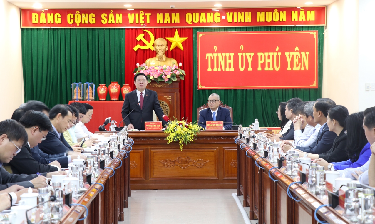 Chủ tịch Quốc hội Vương Đình Huệ cùng lãnh đạo các bộ, ngành làm việc với Tỉnh uỷ Phú Yên