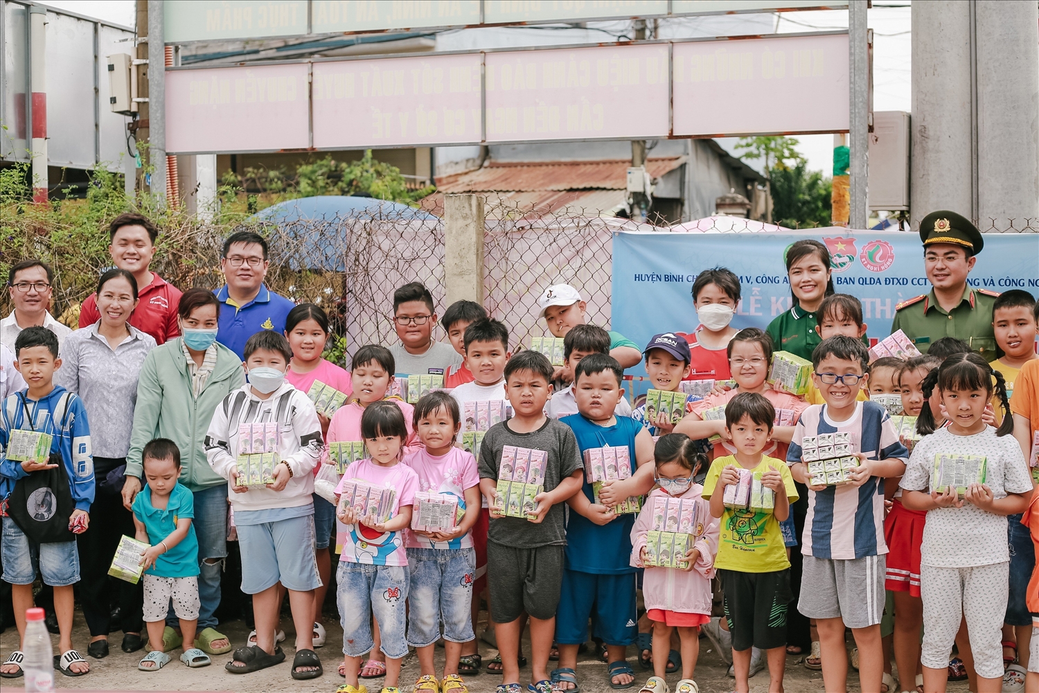 Những phần quà ý nghĩa của công ty TNHH BC F&B Việt Nam đến với trẻ em có hoàn cảnh khó khăn trên địa bàn huyện Bình Chánh, TP. Hồ Chí Minh