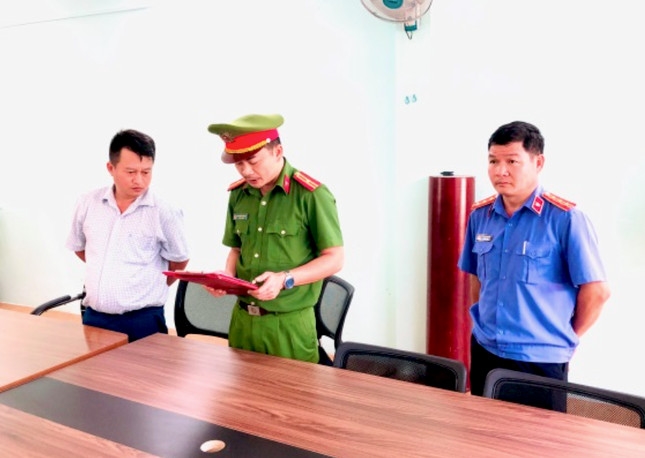 Cơ quan chức năng thi hành lệnh bắt bị can để tạm giam đối với ông Đặng Hồng Hà