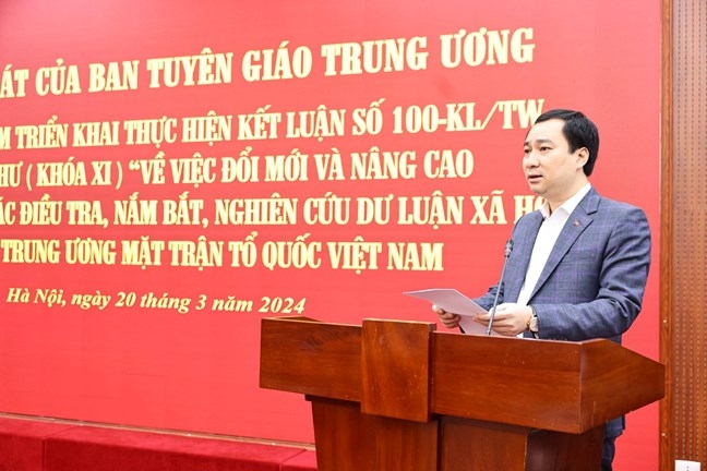 Ông Vũ Văn Tiến, Trưởng ban Tuyên giáo Ủy ban Trung ương Mặt trận Tổ quốc Việt Nam trình bày báo cáo tại cuộc làm việc (Ảnh Minh Đức)