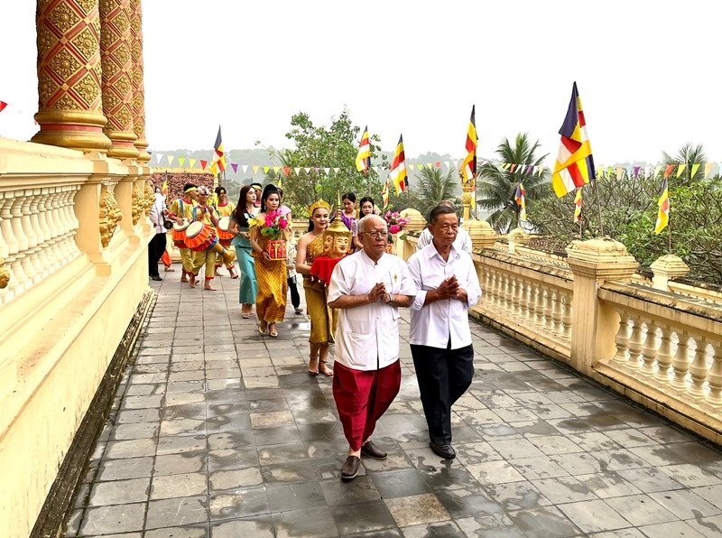  Lễ rước Đại lịch (Maha Sangkran) trong dịp Tết Chôl Chnăm Thmây tại Làng Văn hóa các dân tộc Việt Nam, Đồng Mô, Sơn Tây (Hà Nội). Ảnh: TL
