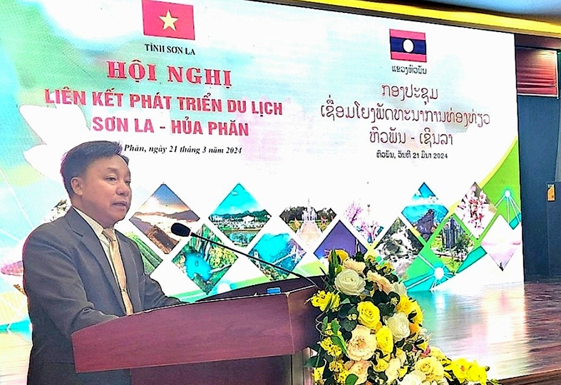 Ông Phút Phăn - Kẹo Vông Xay - Phó Tỉnh trưởng tỉnh Hủa Phăn Phút Phăn - Kẹo Vông Xay phát biểu khai mạc hội nghị.