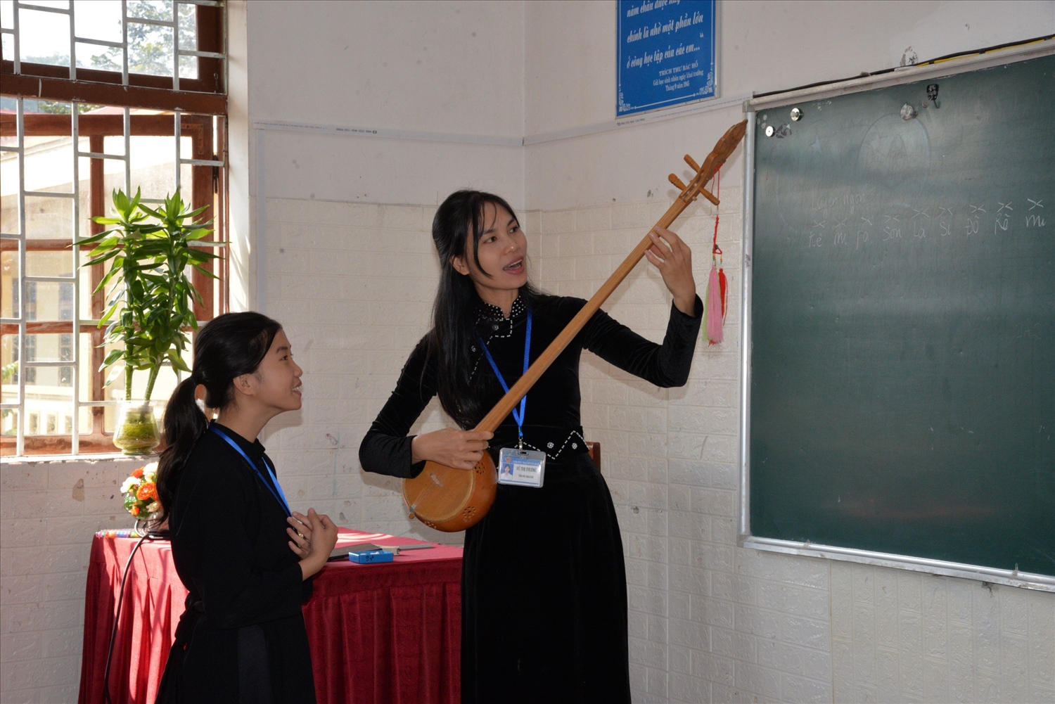 Nhiều trường học trên địa bàn tỉnh Lạng Sơn thực hiện giảng dạy hát Then đàn tính trong các tiết học ngoại khóa
