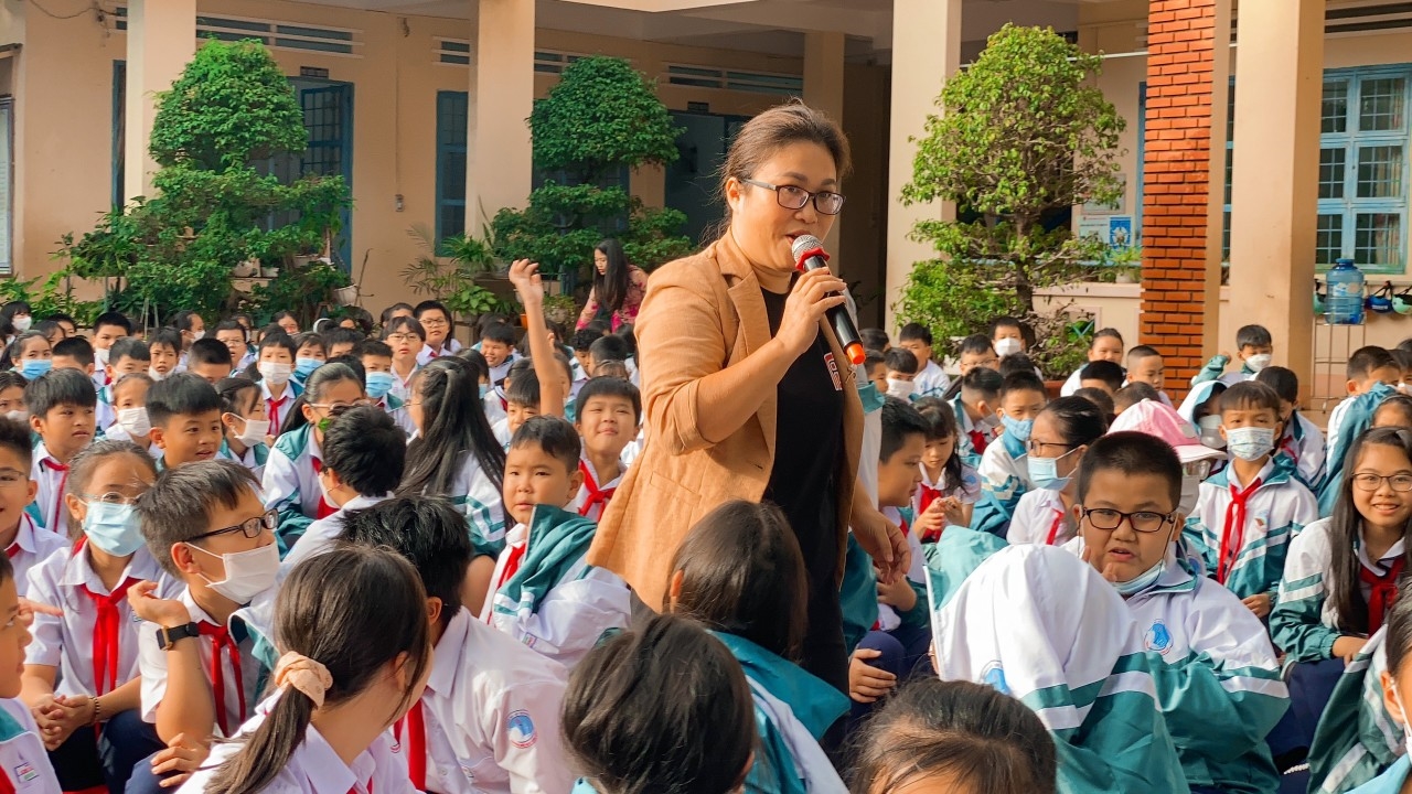 Thạc sĩ, Chuyên gia Tâm lý Phạm Quỳnh Lam tư vấn phòng chống bạo lực học đường cho học sinh 