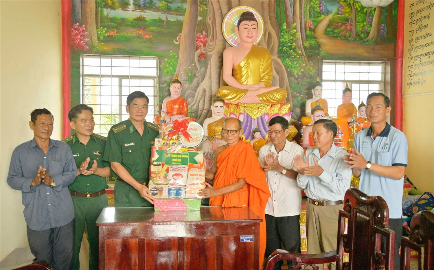 Các Đoàn thể, lực lượng Vũ trang tham gia thăm hỏi, tặng quà chùa Khmer nhân dịp Tết Chol Chnăm Thmây năm 2023 trên địa bàn tỉnh Kiên Giang 