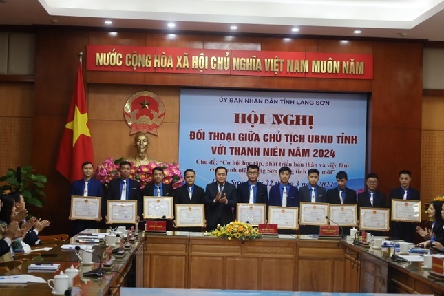 10 cá nhân xuất sắc nhận Bằng khen của UBND tỉnh Lạng Sơn.