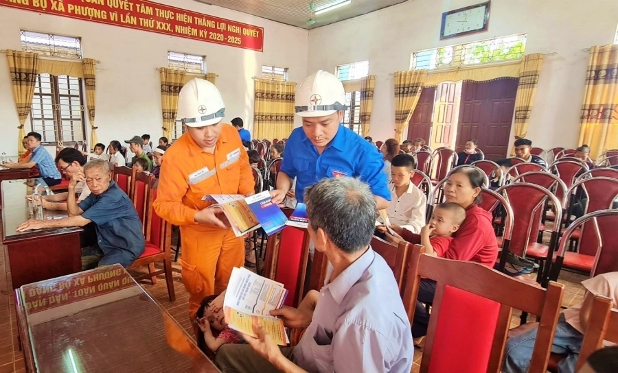 Điện lực Cẩm Khê (PC Phú Thọ) đẩy mạnh công tác tuyên truyền bảo vệ hành lang an toàn lưới điện.