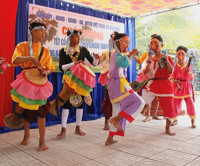 Điệu múa truyền thống của đồng bào Khmer xã Hoà Hiệp, huyện Tân Biên.